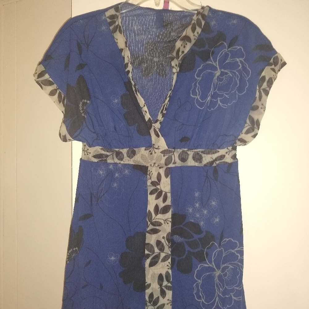 Sweet Pea Blue black and cream top